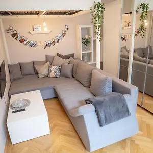 Apartment Cozy Modern Nest In The Heart Of With Netflix, Vienna