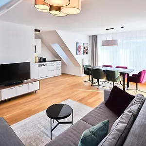 Apartment Myfavorit - Spacious Next To Puplic Transport U1 Direct Connection To Citycenter, Vienna